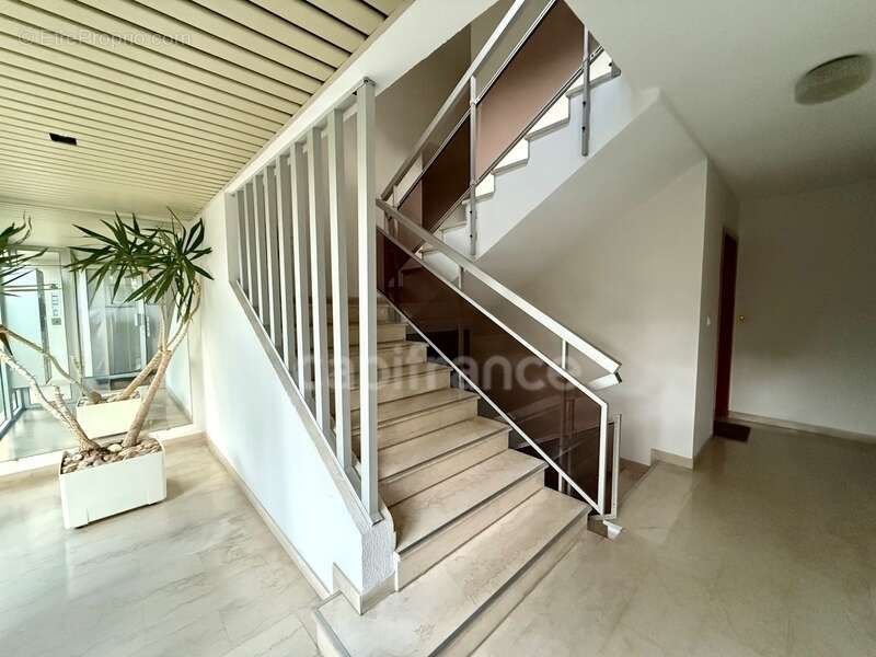 Appartement Studio à vendre 19 m2  SANARY SUR MER (83) - photo 10