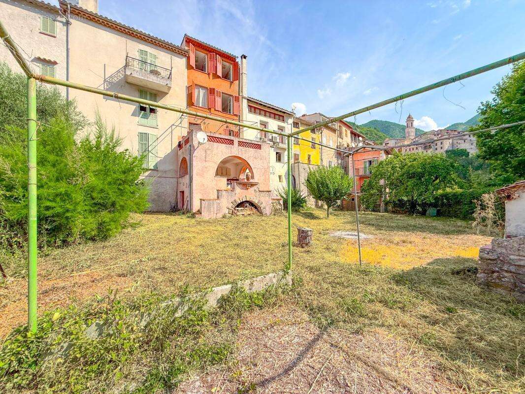 Maison de Maître à vendre à LUCERAM 160 m² 4 chambres jardins terrasses caves - photo 13