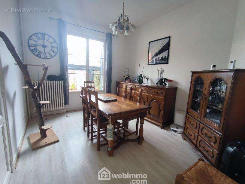 Le séjour de 14 m² pour vos repas en famille, à ses côtés.. - Maison à VAILLY-SUR-AISNE