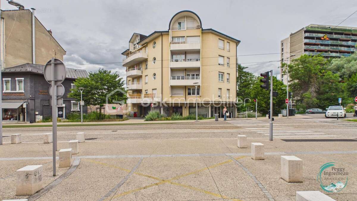 T4 d’exception aux portes de Genève – À 200 m de la douane de Moillesulaz et au pied du tram - photo 26