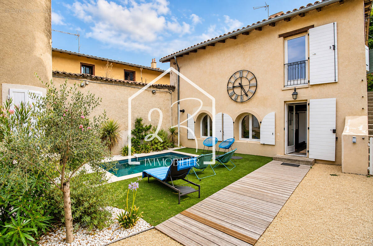 Maison 185 m2  - terrain - piscine - photo 1