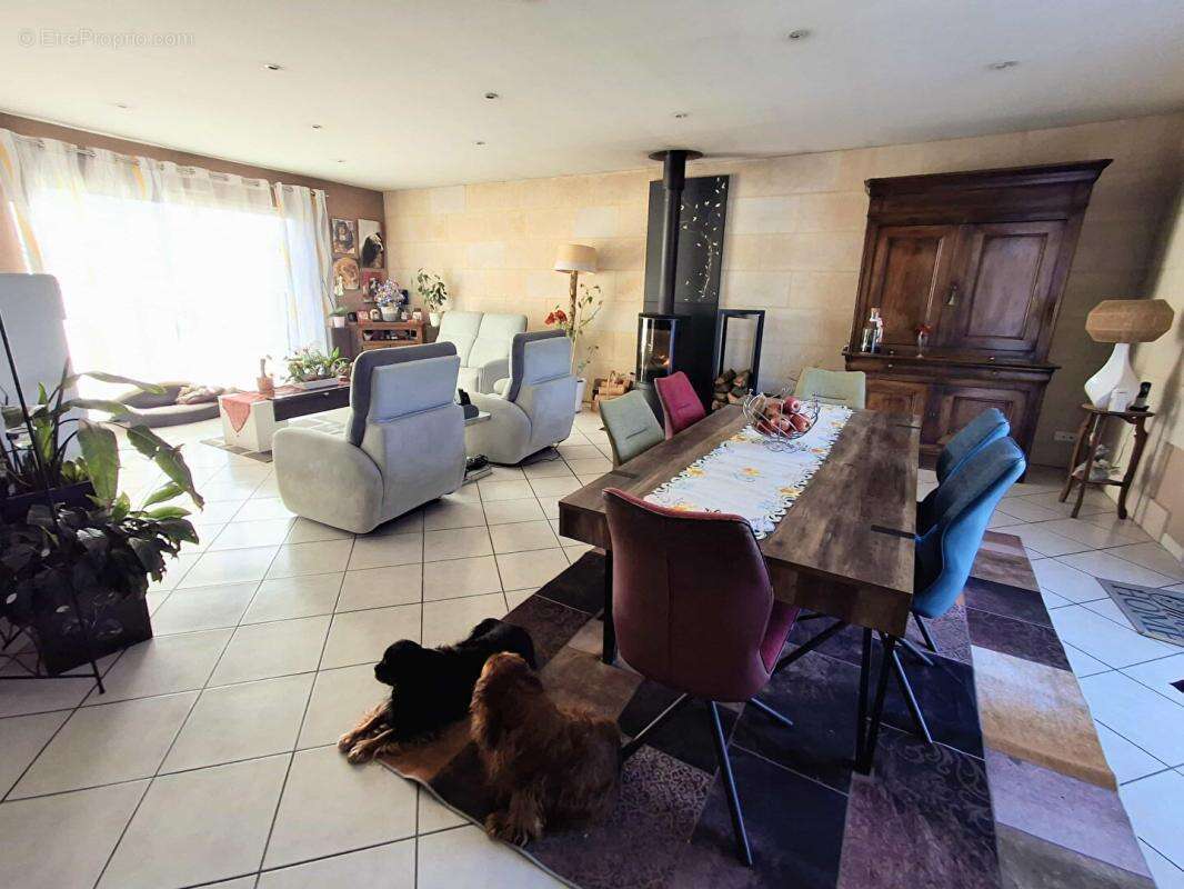 Maison à SAINT-CHRISTOLY-DE-BLAYE