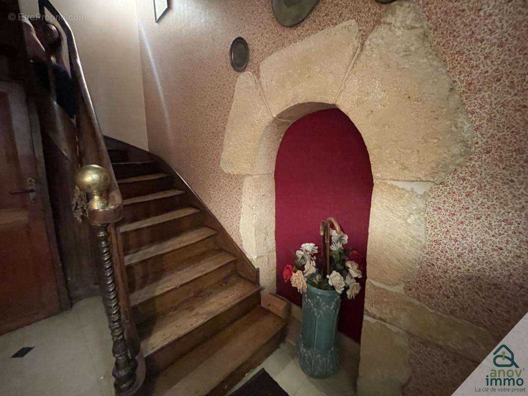 Maison à VILLEBOIS-LAVALETTE