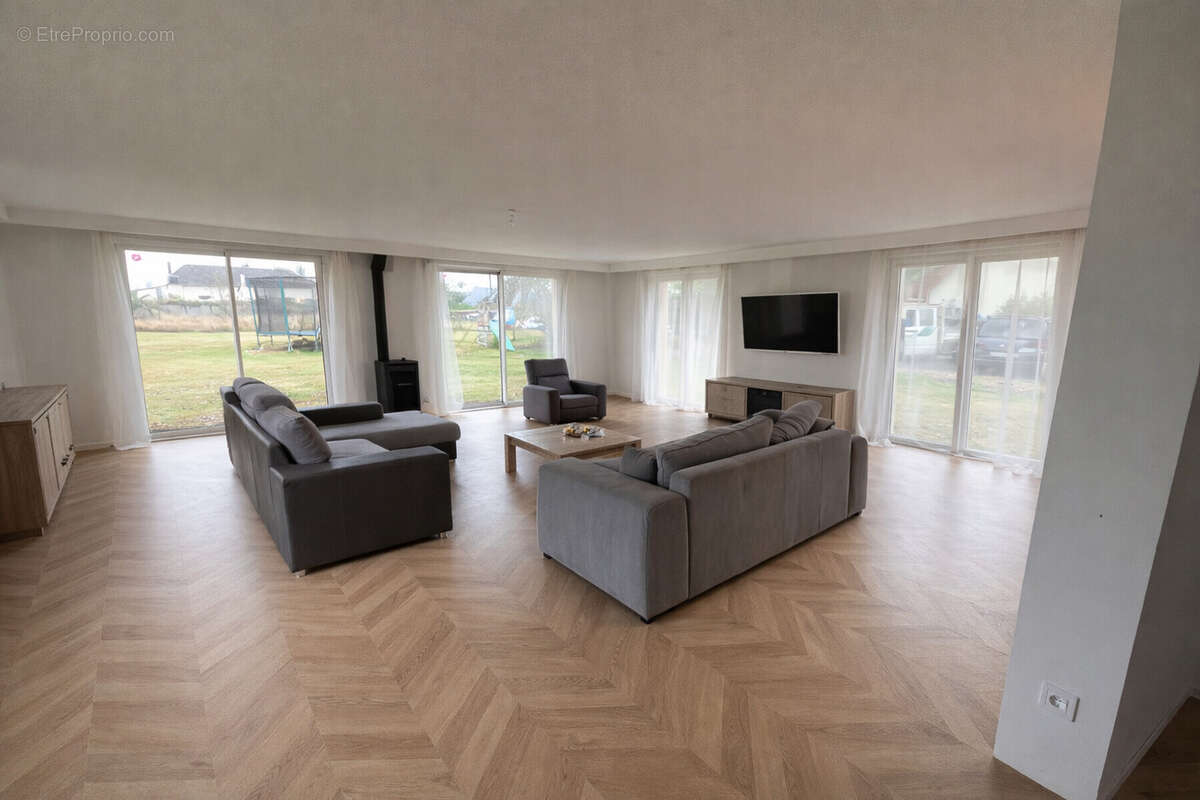 Maison  8 pièce(s) 210 m2 - photo 2