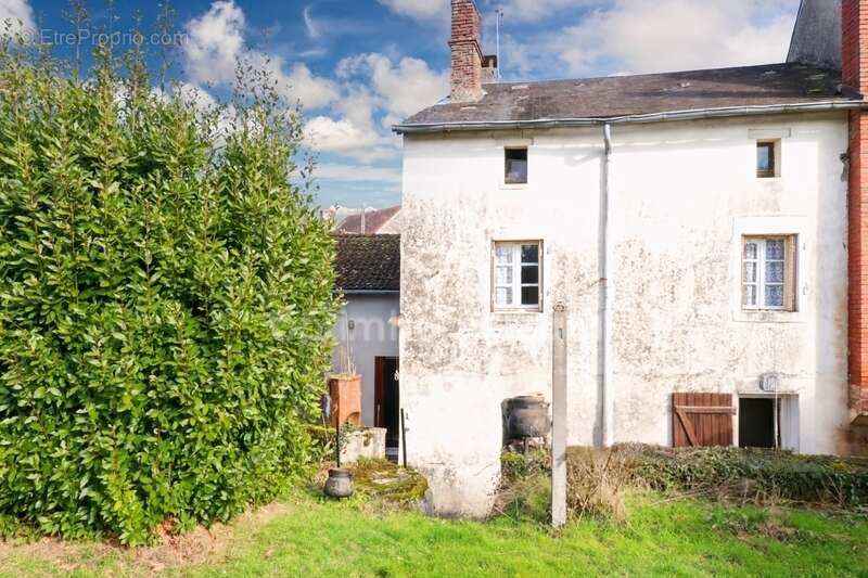 Maison à MAGNAC-LAVAL