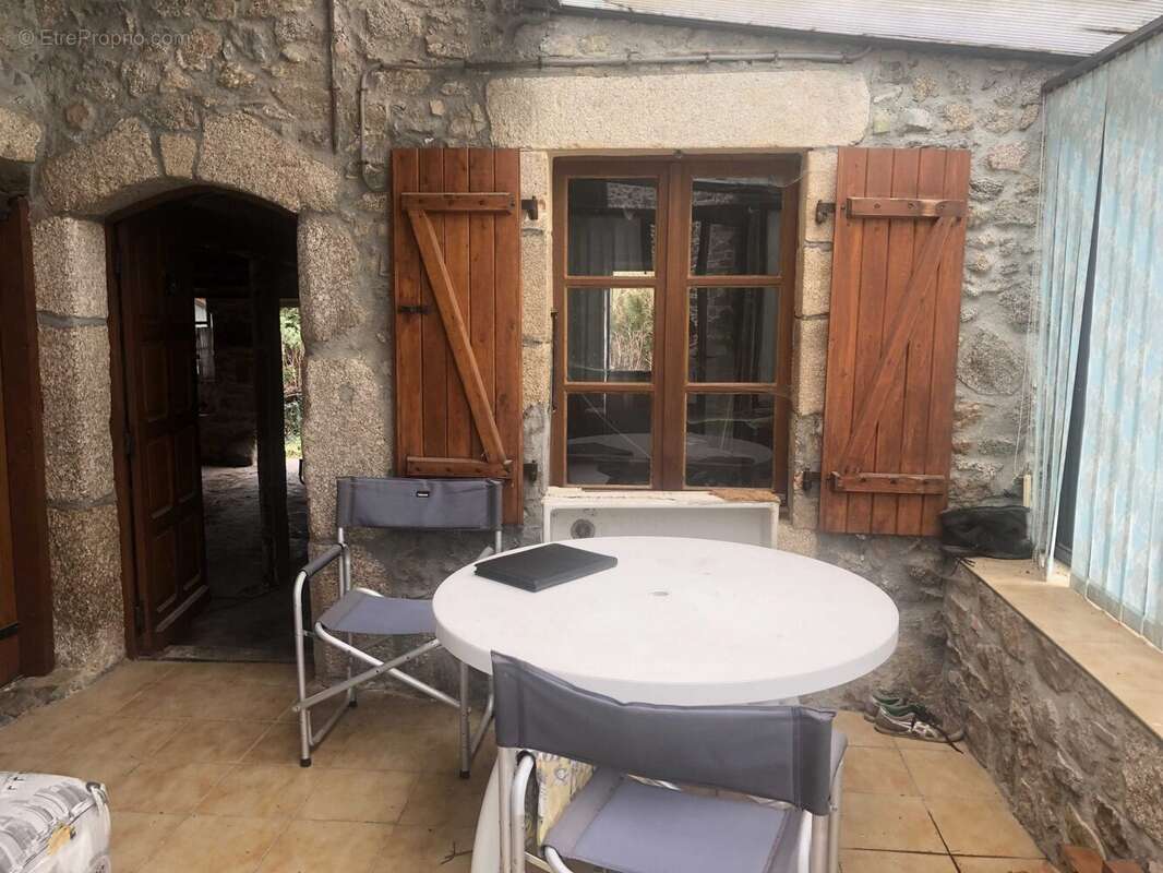 Maison 70 m² à Chabanais  - photo 6