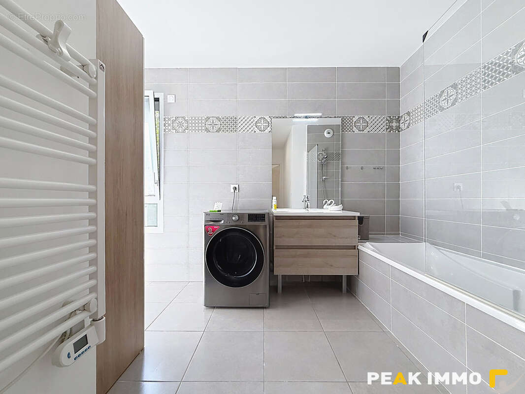 Appartement T3 de 76,48 m2 - terrasse - balcon et garage en sus - photo 6