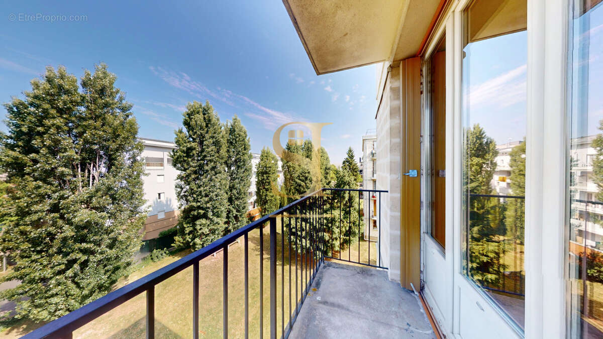 Appartement à COMBS-LA-VILLE