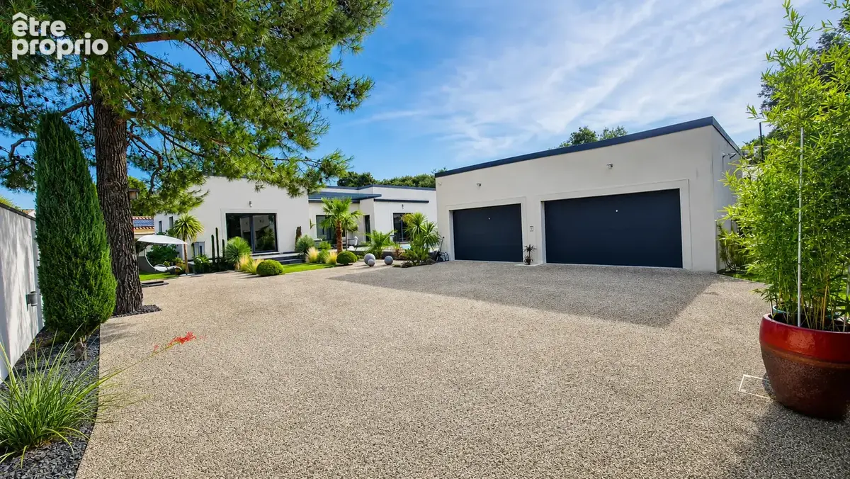 Au calme, villa contemporaine de plain pied sur 1003m2 avec piscine - prestation haut de gamme - photo 6