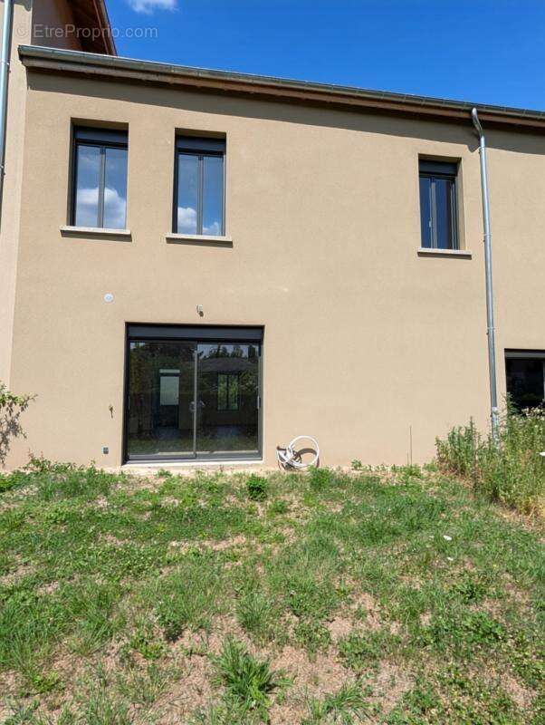 Appartement à SEREZIN-DU-RHONE