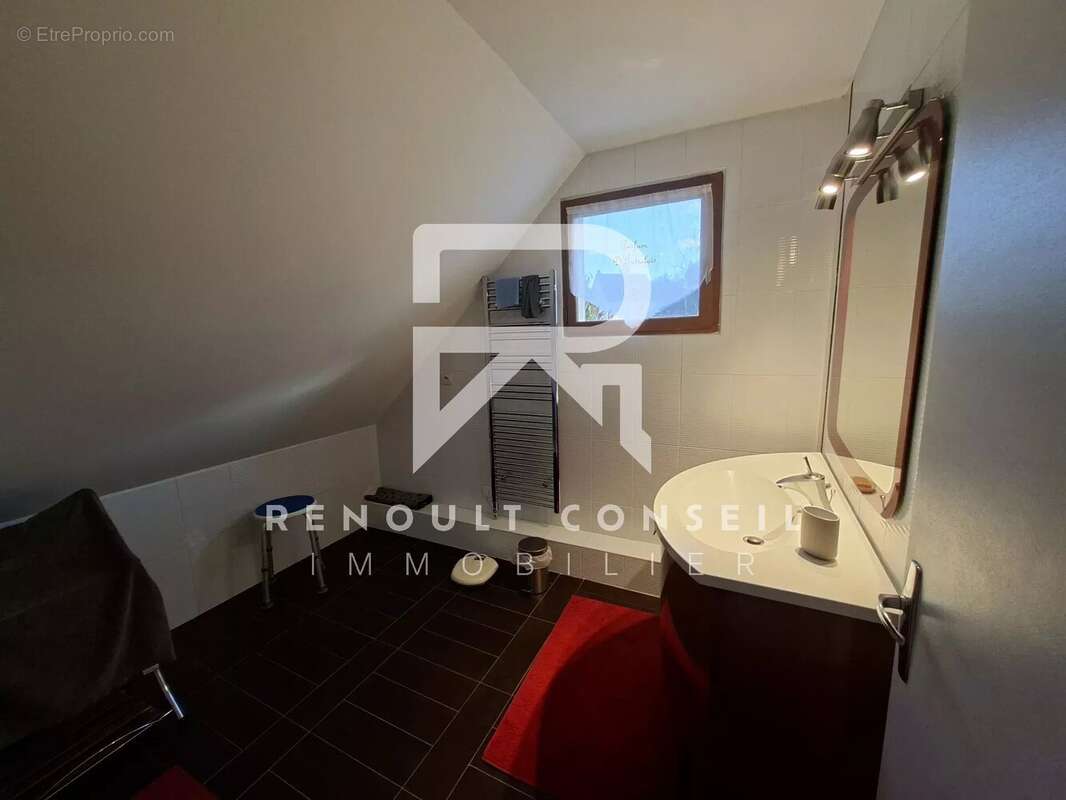 Maison à LA CHAPELLE-REANVILLE