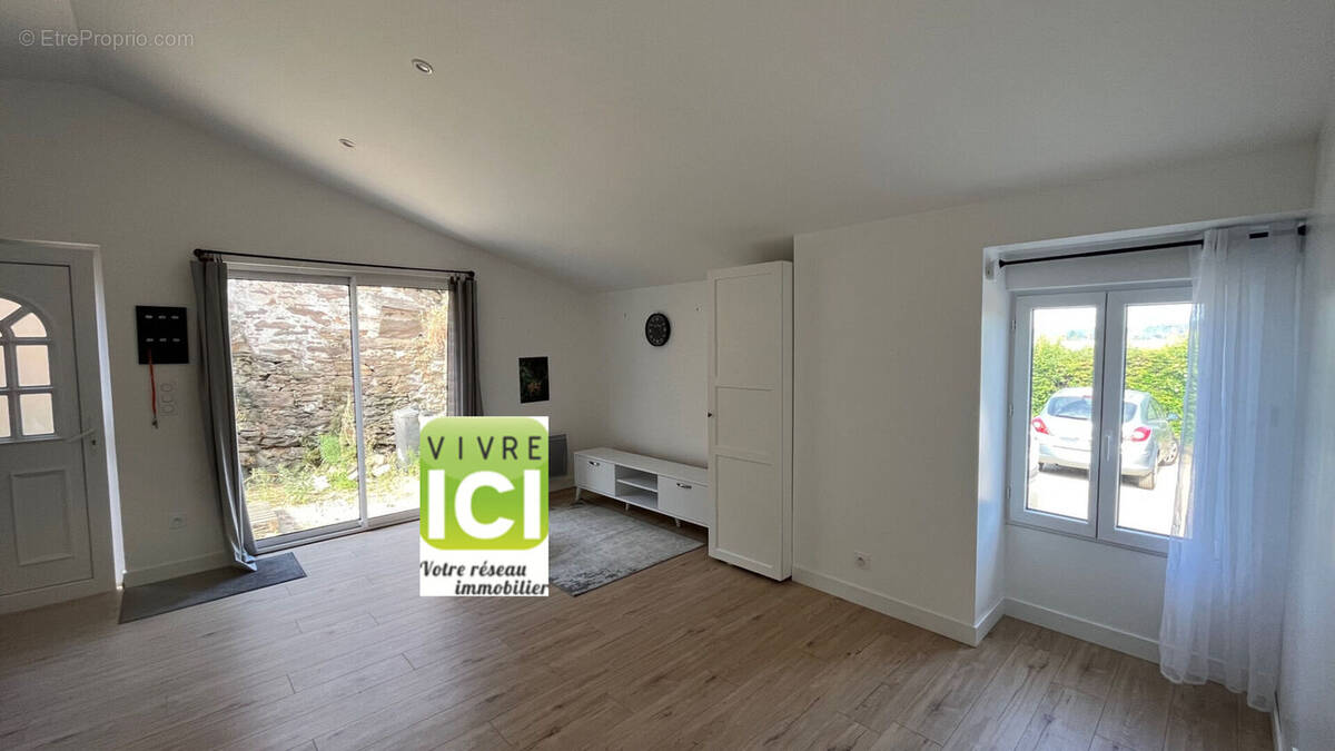 Maison à LA CHAPELLE-BASSE-MER