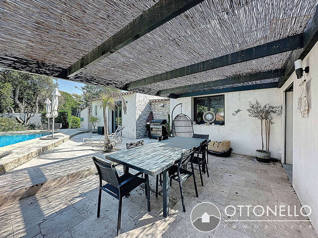 Maison à ROQUEBRUNE-SUR-ARGENS