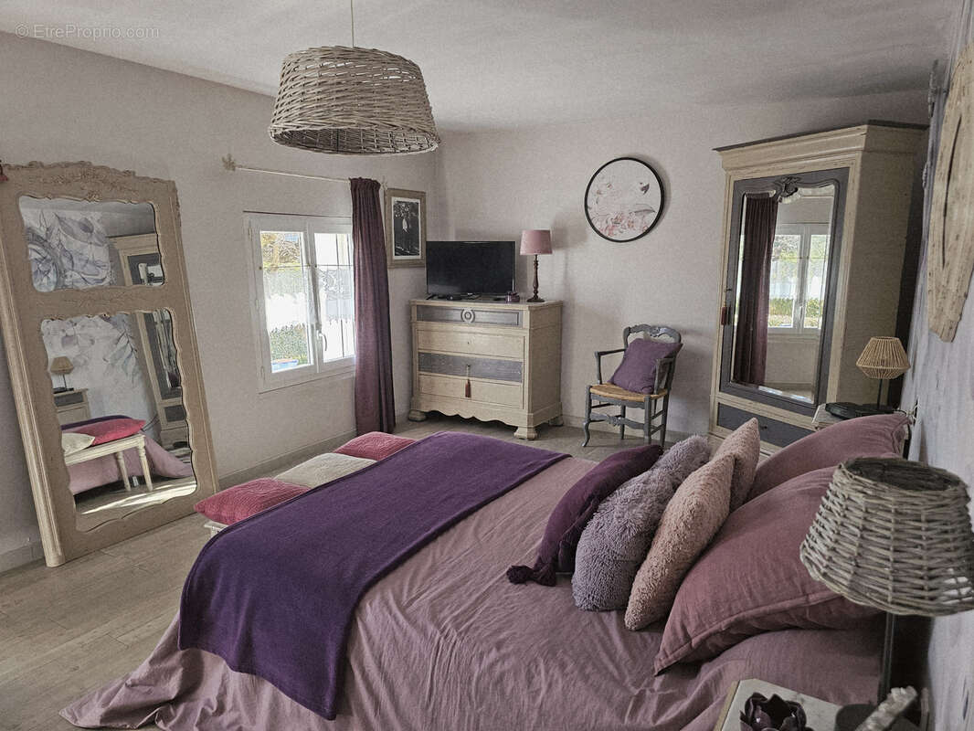 Maison à LA ROQUE-D'ANTHERON