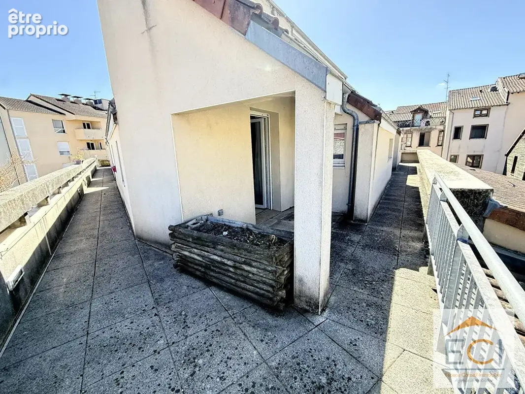 À vendre - Appartement T3 au dernier étage avec terrasse - photo 10