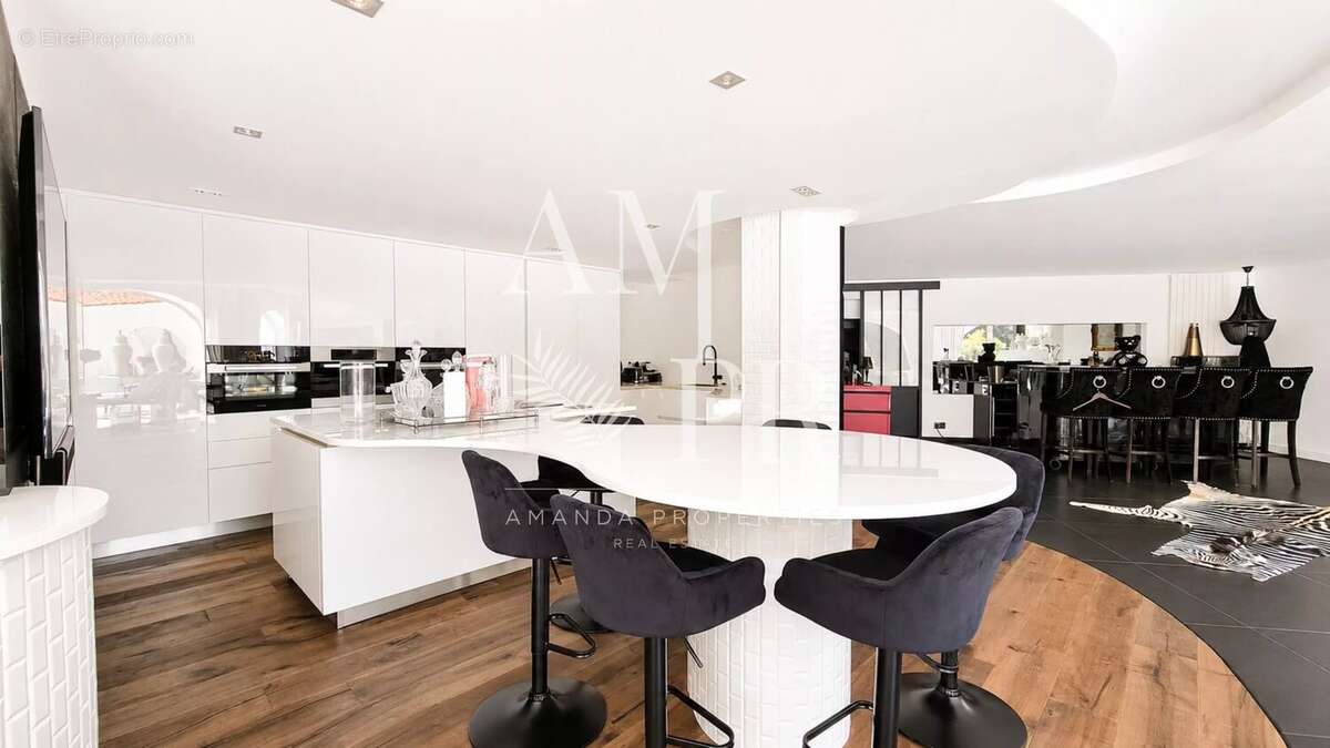 Villa de style – domaine privé fermé – sécurité 24h/24 et 7j/7 – rénovée en 2025 - photo 11
