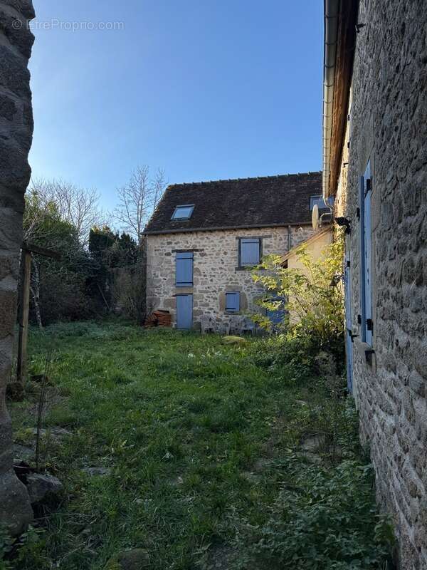 Maison à BUSSIERE-DUNOISE