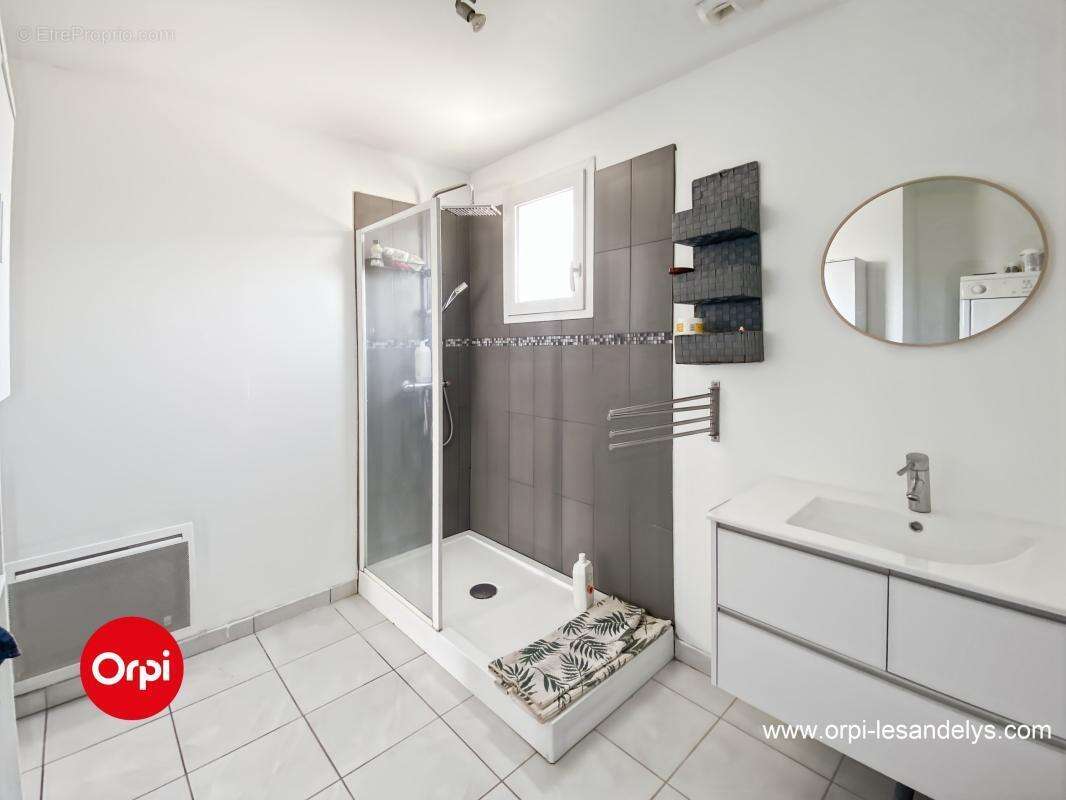 À Vendre Pavillon RT2012 - séjour (42 m²)  3 chambres  Terrain 812 m² - photo 11