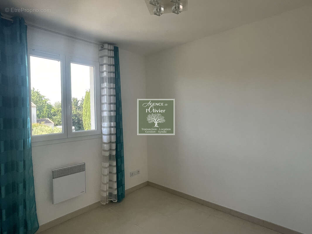 Villa de 80m2 habitable sur un terrain clos de 320m2 avec piscine et garage à ST ETIENNE DU GRES - photo 13