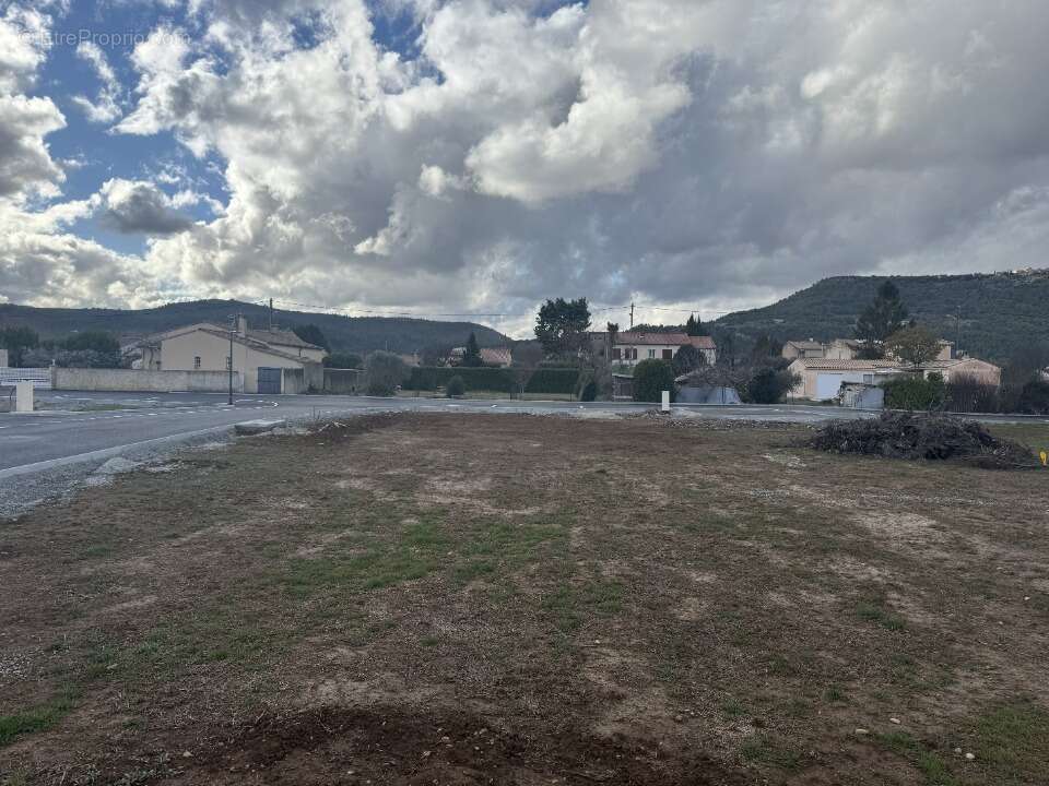 Terrain 505 m² à Les Mees  - photo 2