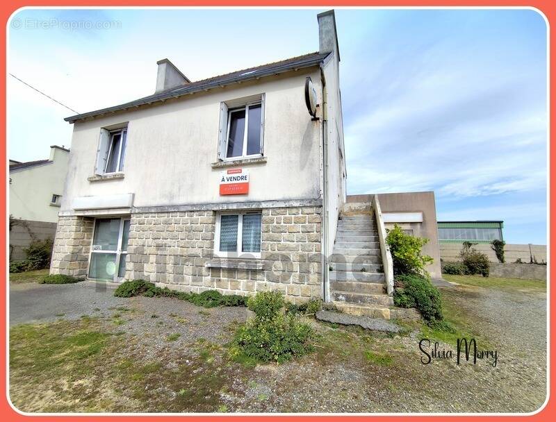 Maison à SAINT-DERRIEN