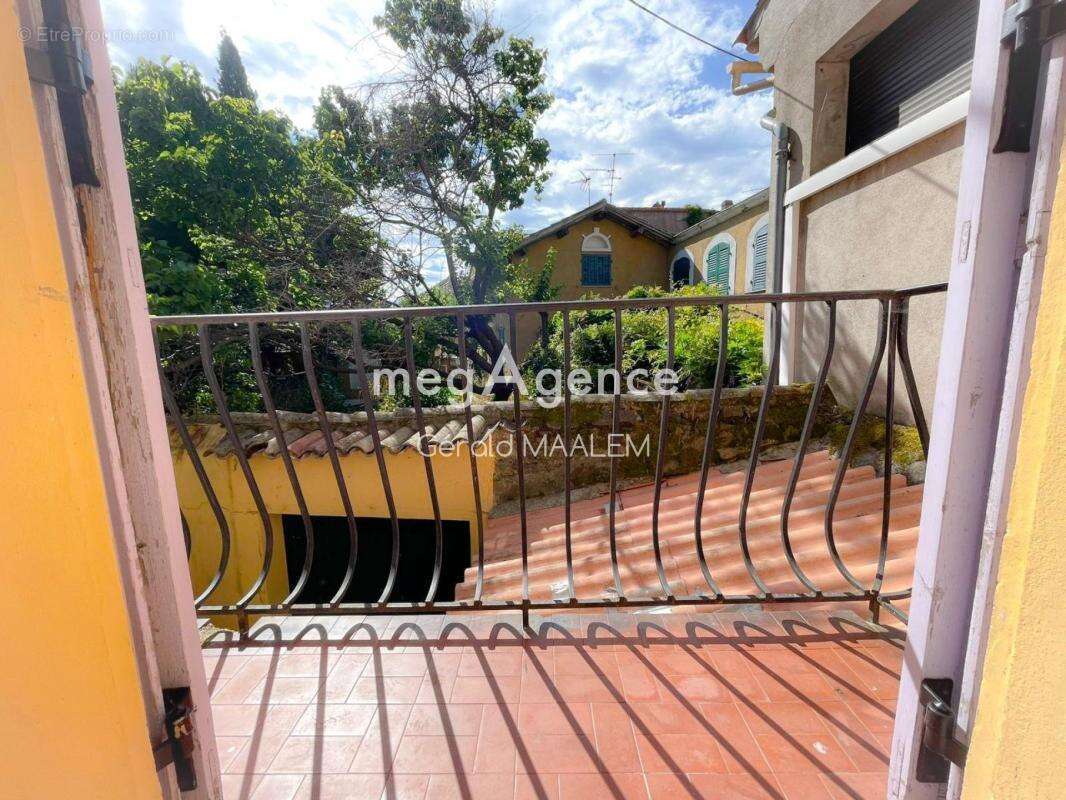Appartement à ROQUEBRUNE-SUR-ARGENS
