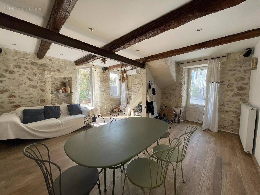 Maison à MOURIES