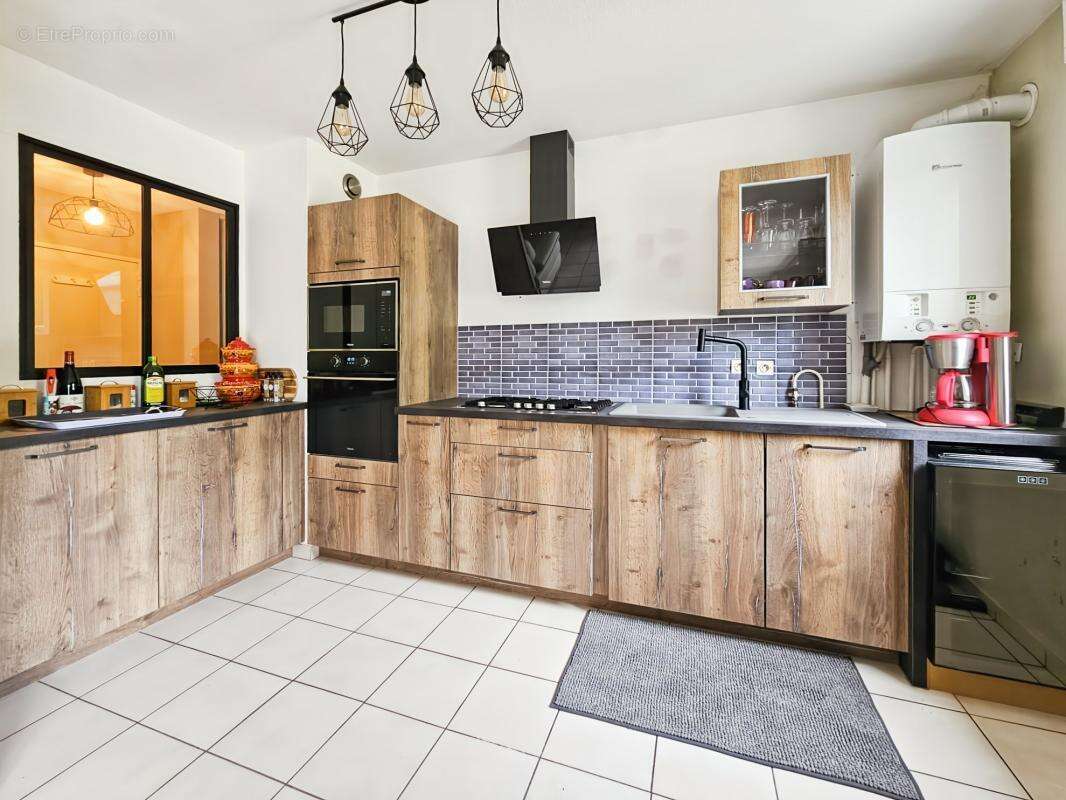 A vendre à Uzès - Appartement T3 65m² + 2 stationnements - photo 4