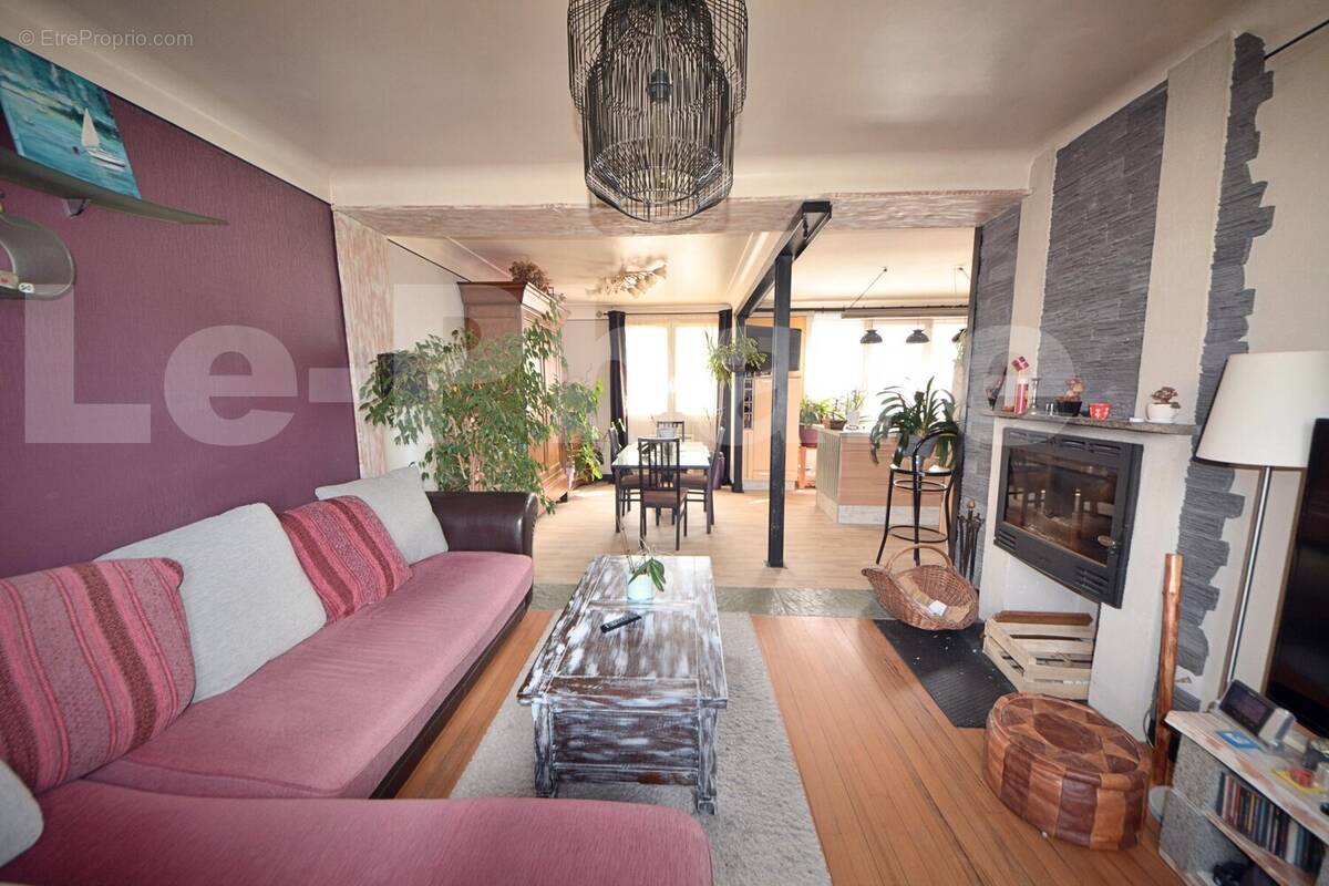 Pièce de vie - Maison à TOURLAVILLE