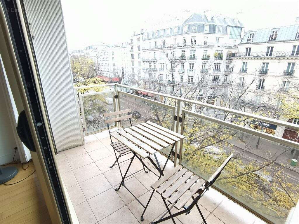 Appartement à PARIS-8E