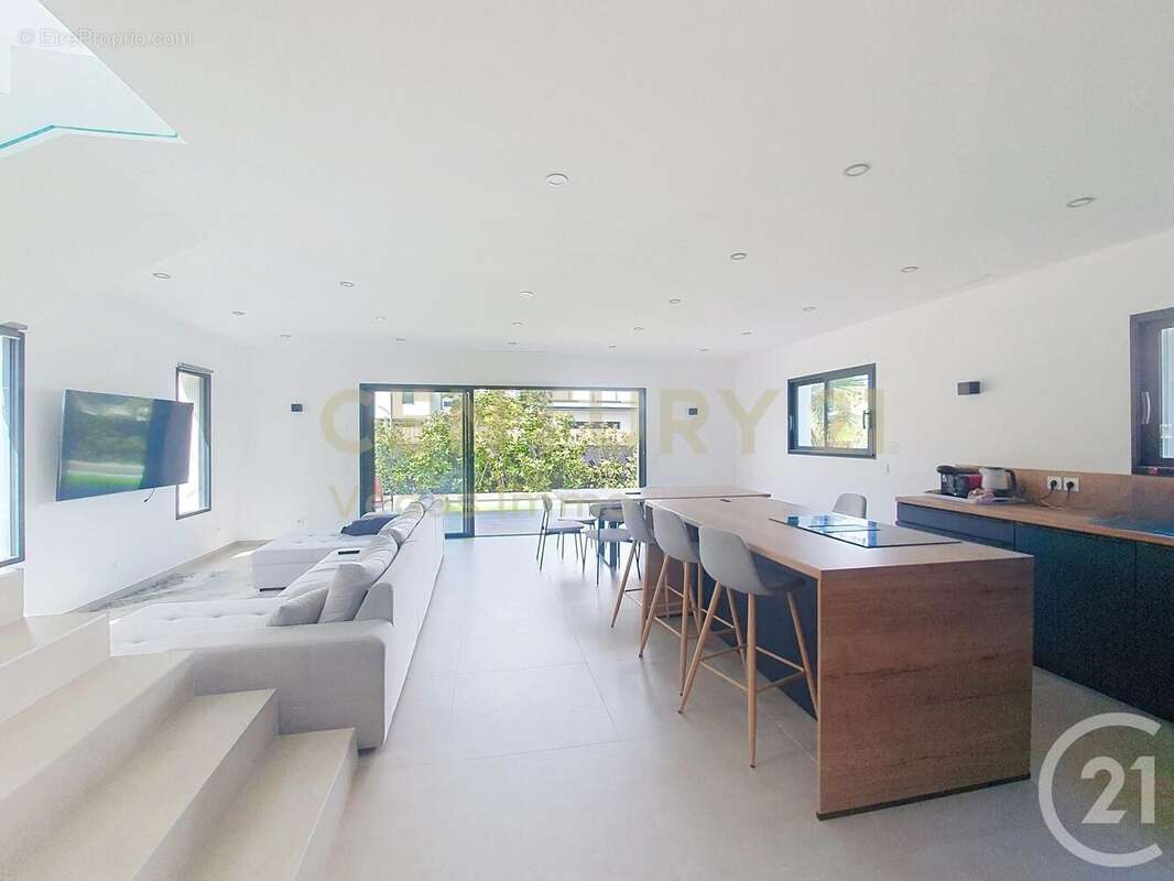 Maison à SAINT-BRES