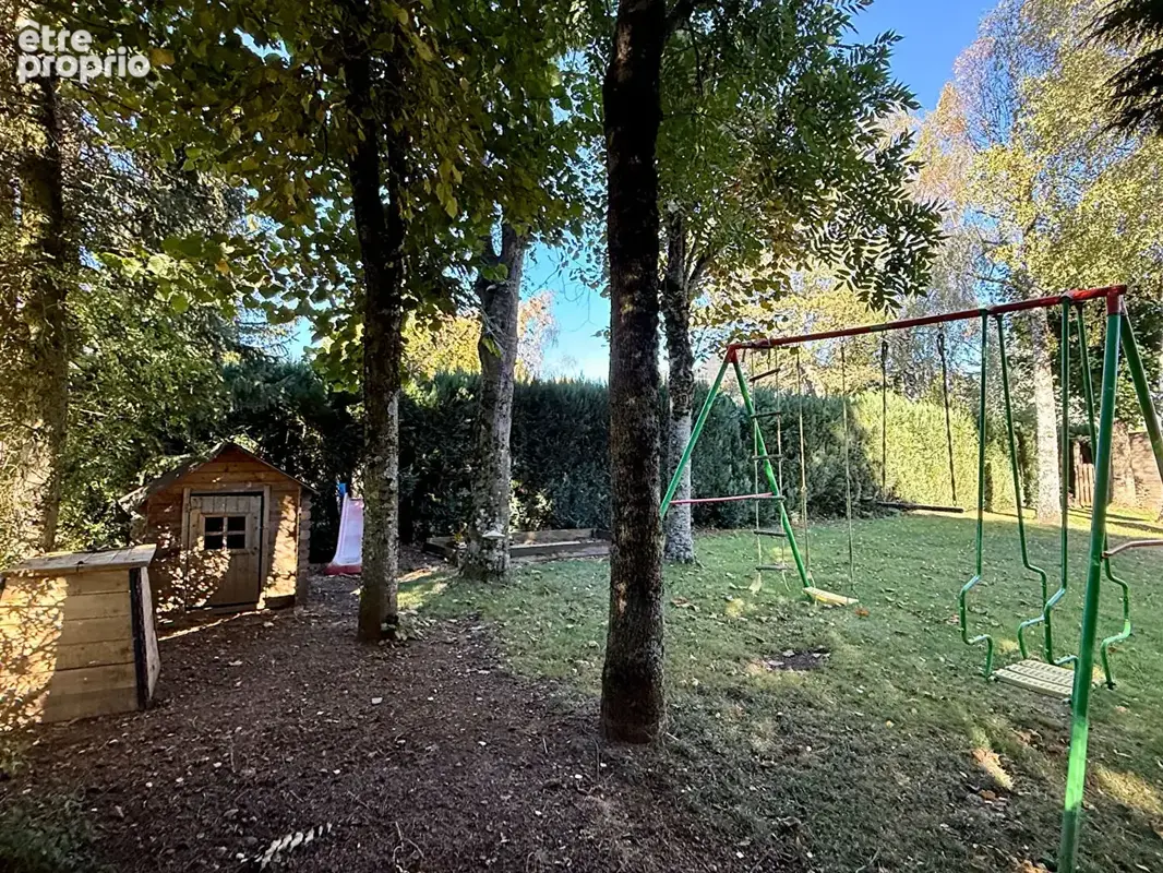 BESSE  / Grande maison familiale entièrement rénovée avec jardin et garage ! - photo 19