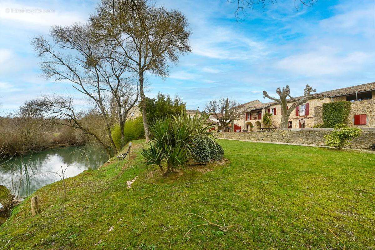 Maison à SAINT-JEAN-DE-MARUEJOLS-ET-AVEJAN