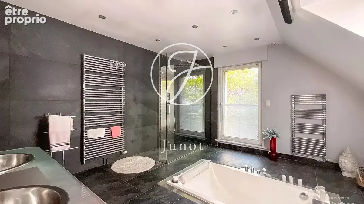Brillon - Maison à vendre - 12 pièces - 544m² - 7 chambres - Jardin - Piscine intérieur - Stationnement. - photo 14