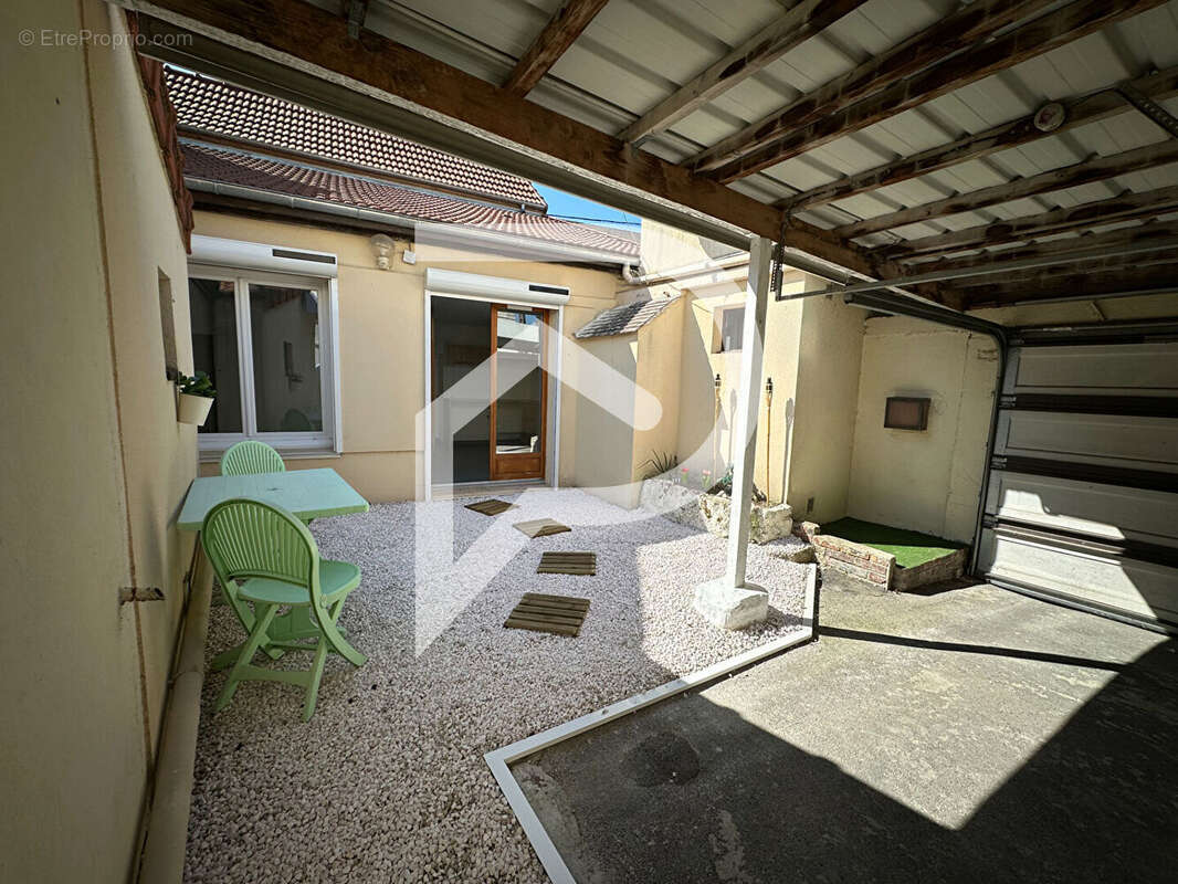 Maison à LE PLESSIS-BELLEVILLE