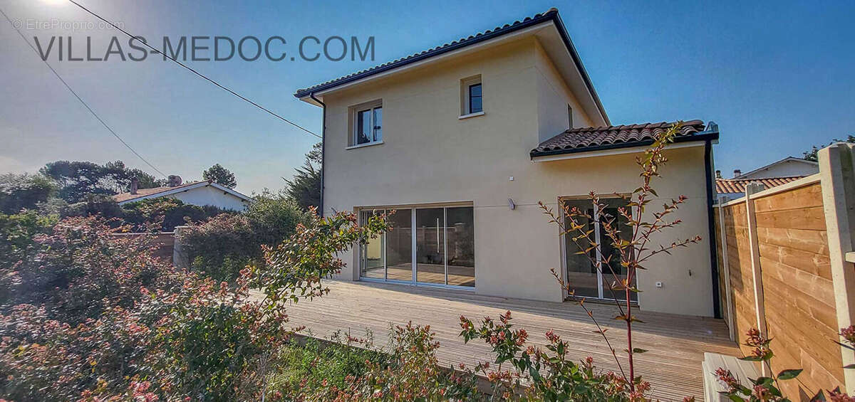 Maison à VENDAYS-MONTALIVET