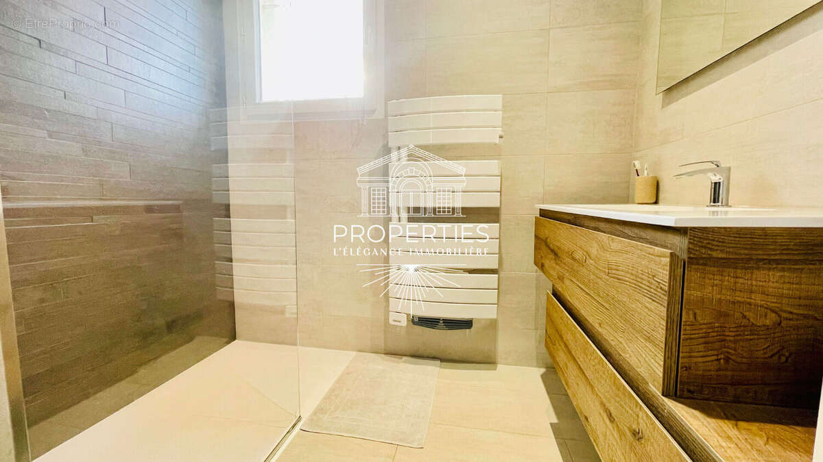 La londe - domaine de valcros - maison de 5 pièces - 130m² - piscine - photo 10