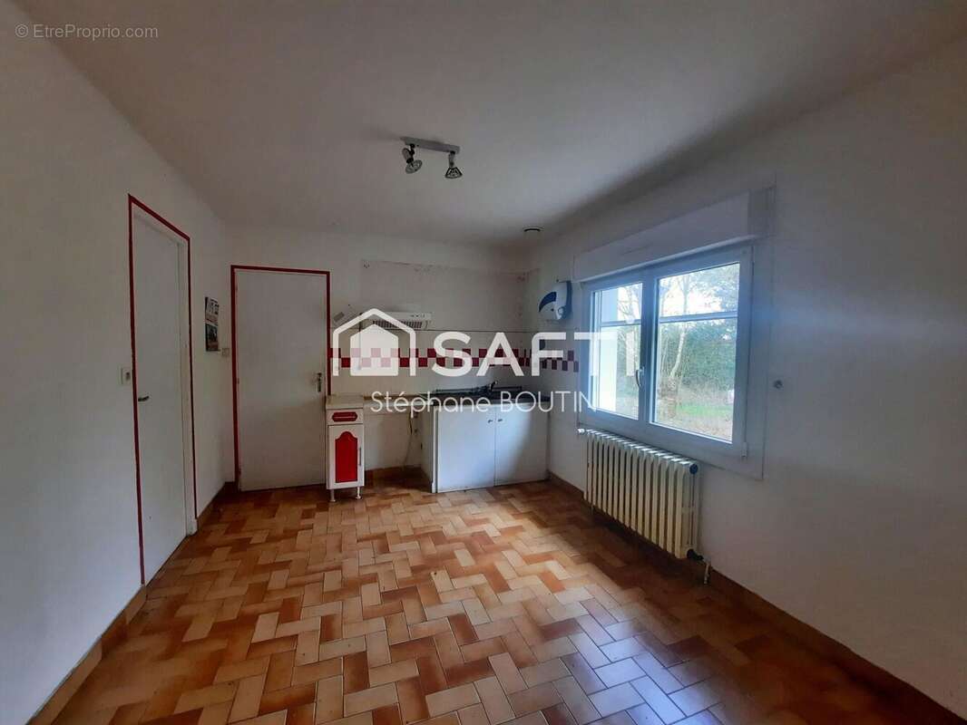 Maison 205 m² à La Chapelle-Themer  - photo 6