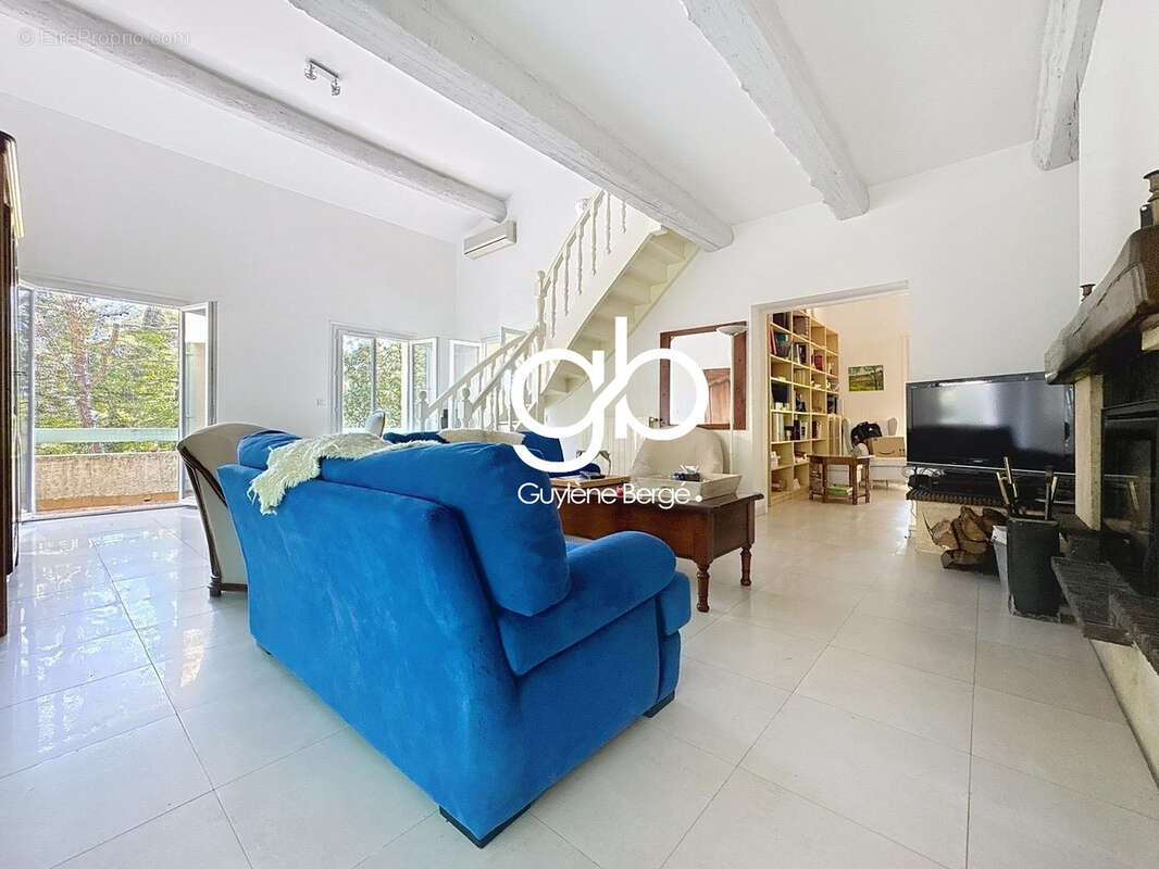 Maison à SAINT-CLEMENT-DE-RIVIERE