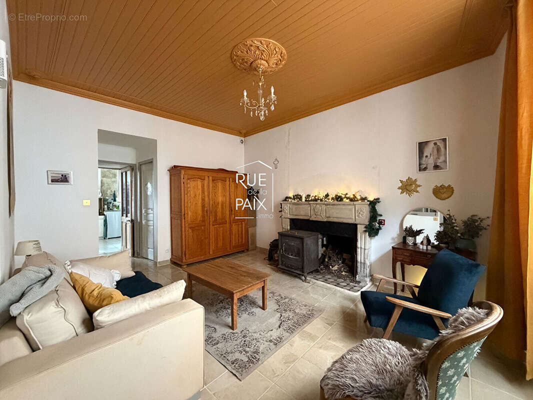 Maison de caractère - Saint-Maixent-l'École  - 5 chambres - 275 m2 - photo 3