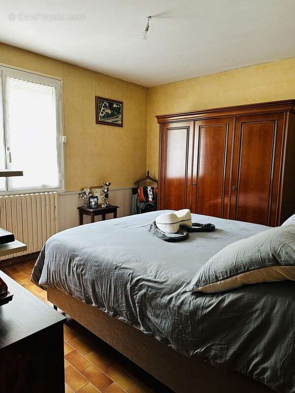 Maison à LARAGNE-MONTEGLIN