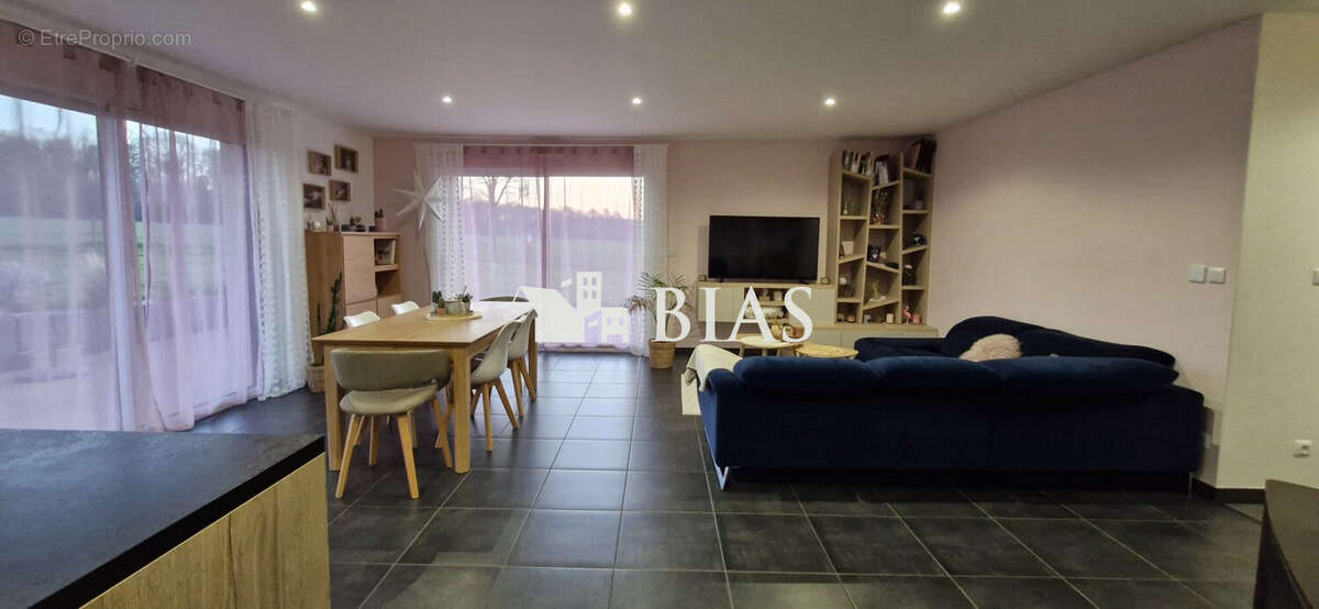 Maison à VOISCREVILLE