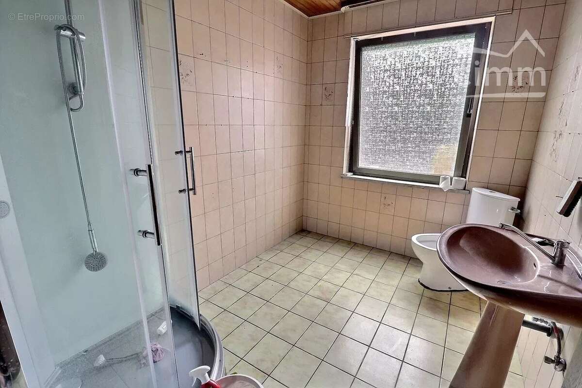 Maison mitoyenne de 200 m² à rénover avec jardin à ALSTING - photo 8