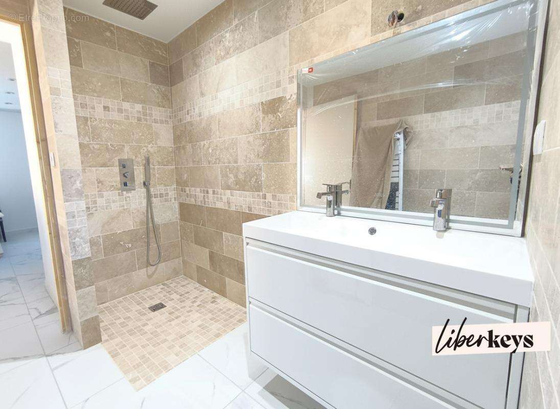 Appartement à CAUMONT-SUR-DURANCE