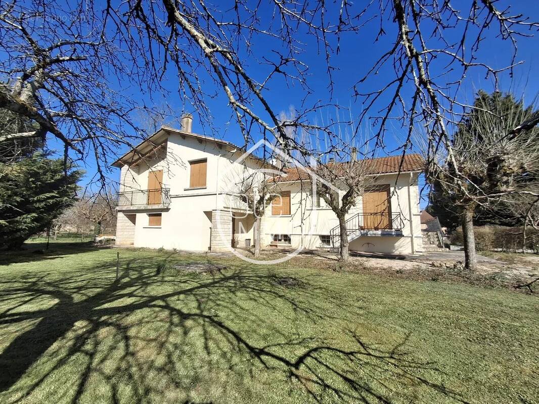 Maison à COURS-DE-PILE