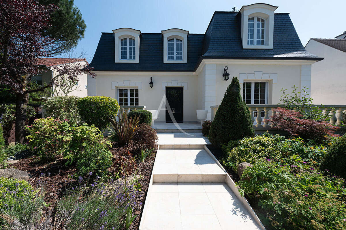 Maison à CHAMPS-SUR-MARNE