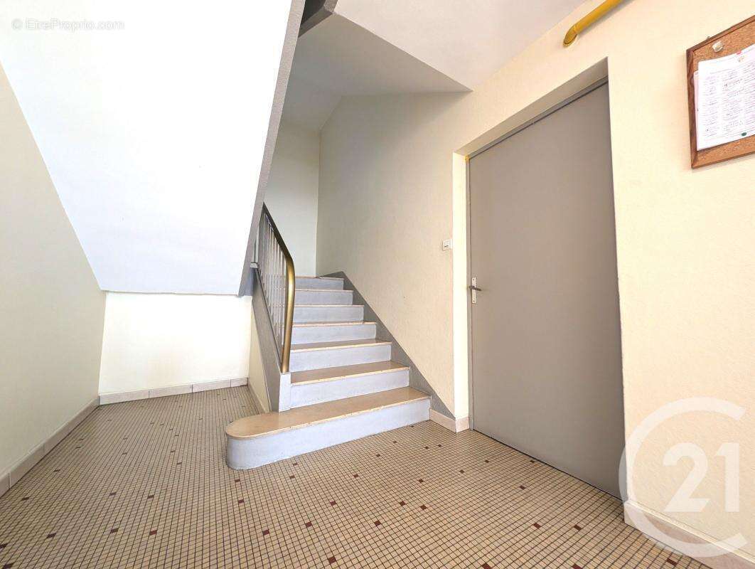 Appartement 75 m² à Limoges  - photo 2