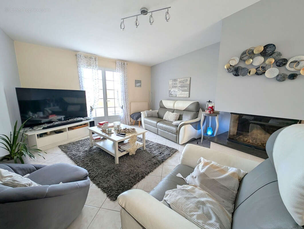 Pavillon sur sous-sol complet, terrain 7600m² - photo 5