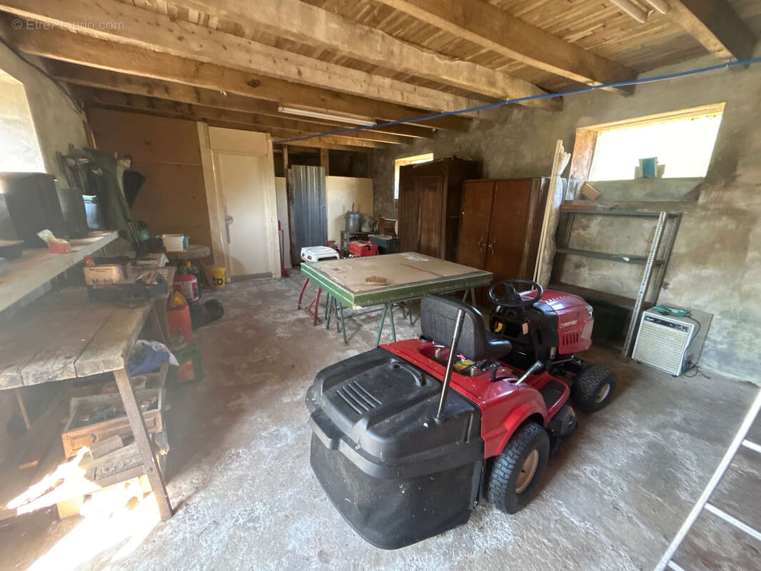 QUISTINIC   Maison avec dépendances sur un terrain de 2 327 m2 - photo 11