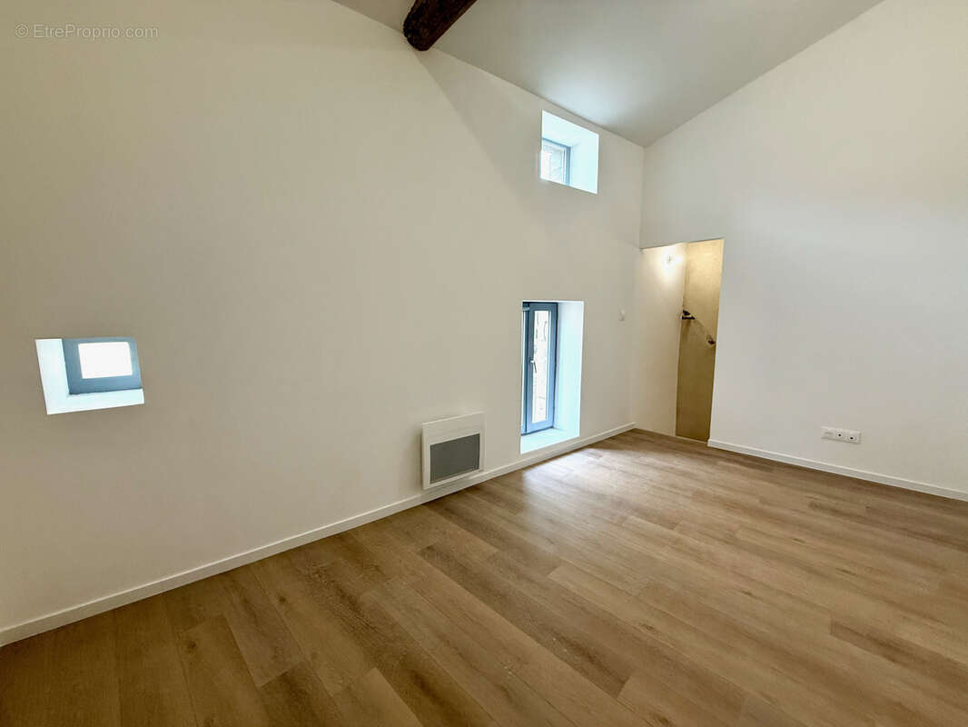 Appartement à SUZE-LA-ROUSSE